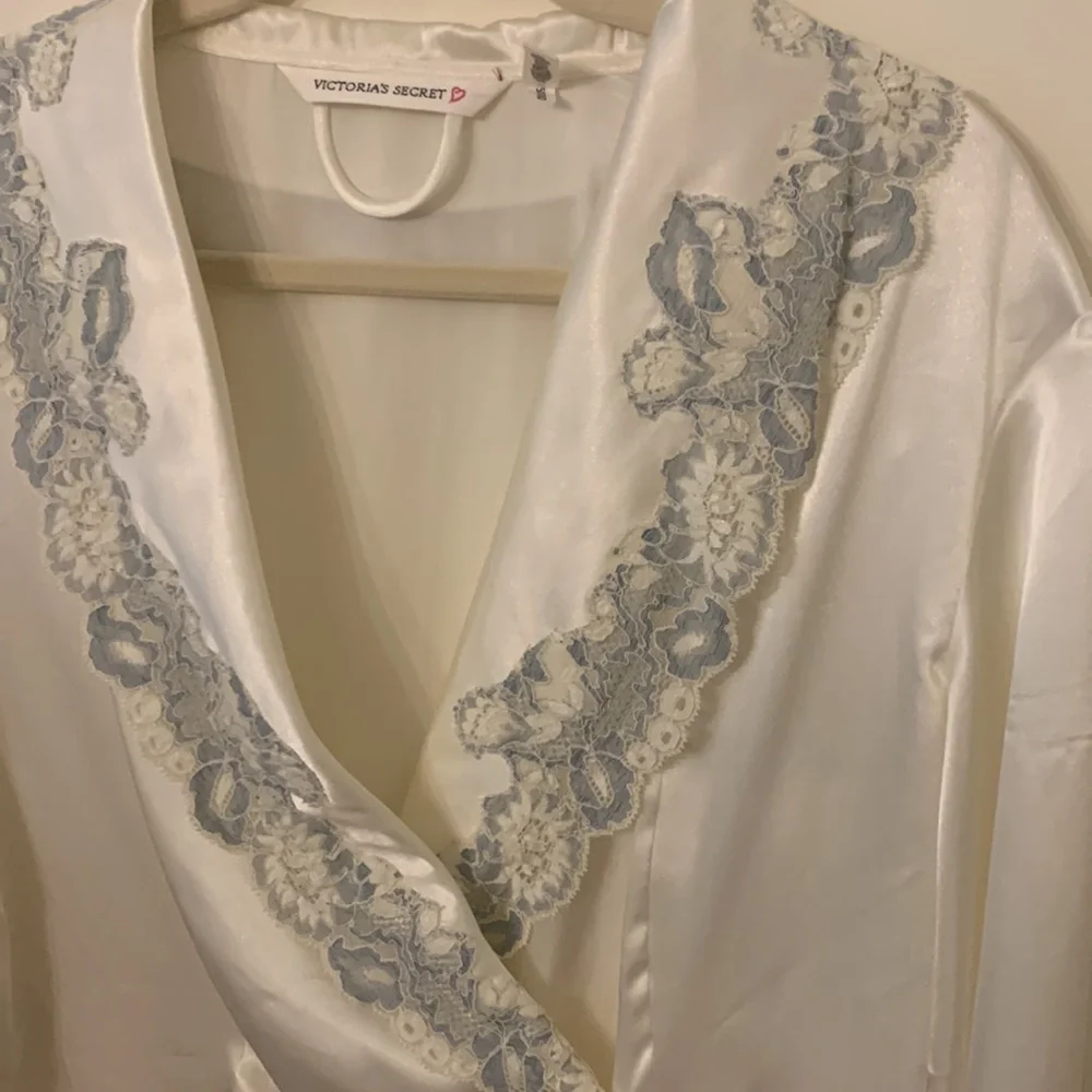 Victoria Secret White Robe w/ Lace - Picture 2 of 5